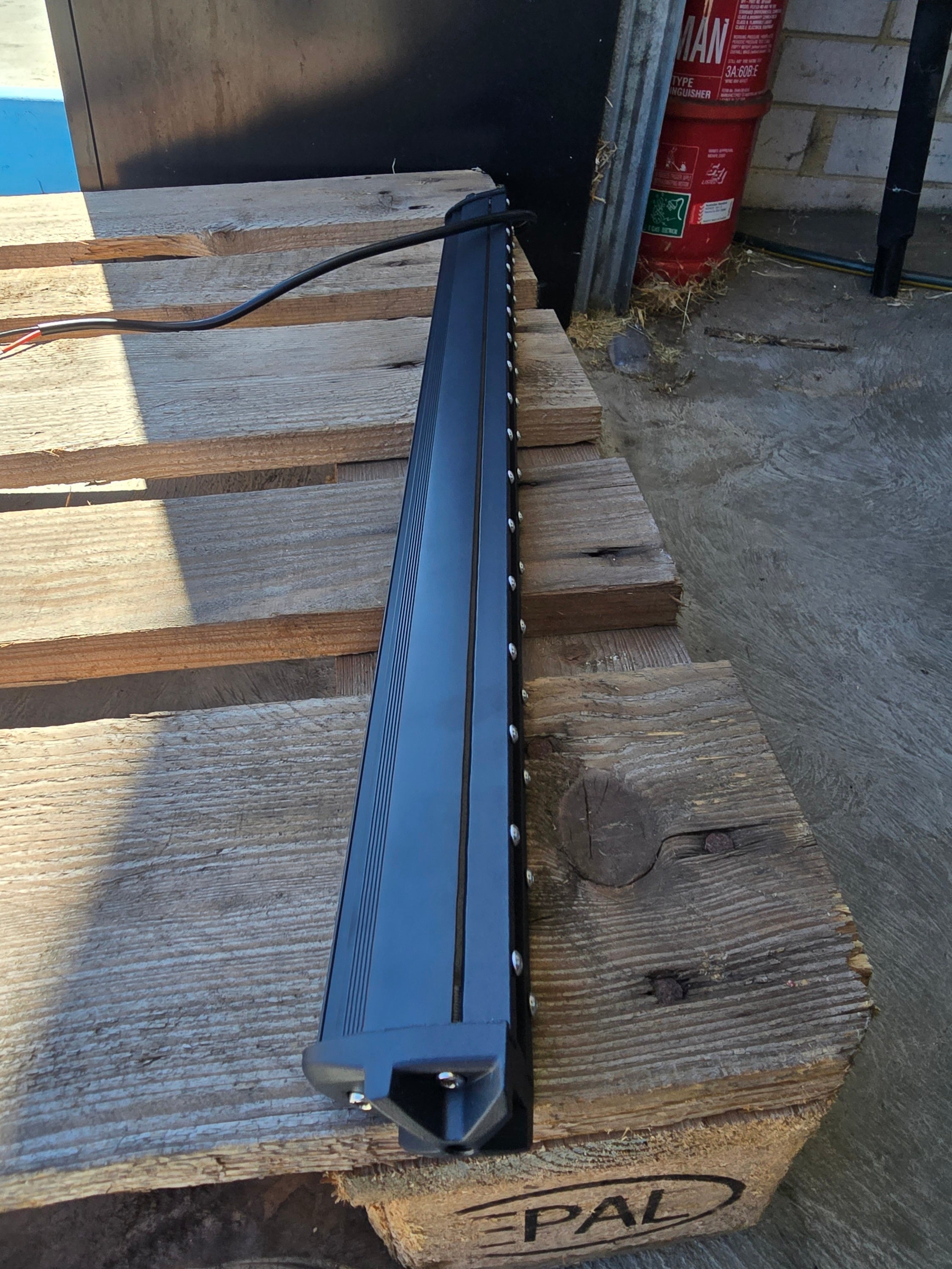 SUPER SLIM LED LIGHT BAR 120W 25INCH TO SUIT EXTREME SERIES LOWER CUTOUT 1R25