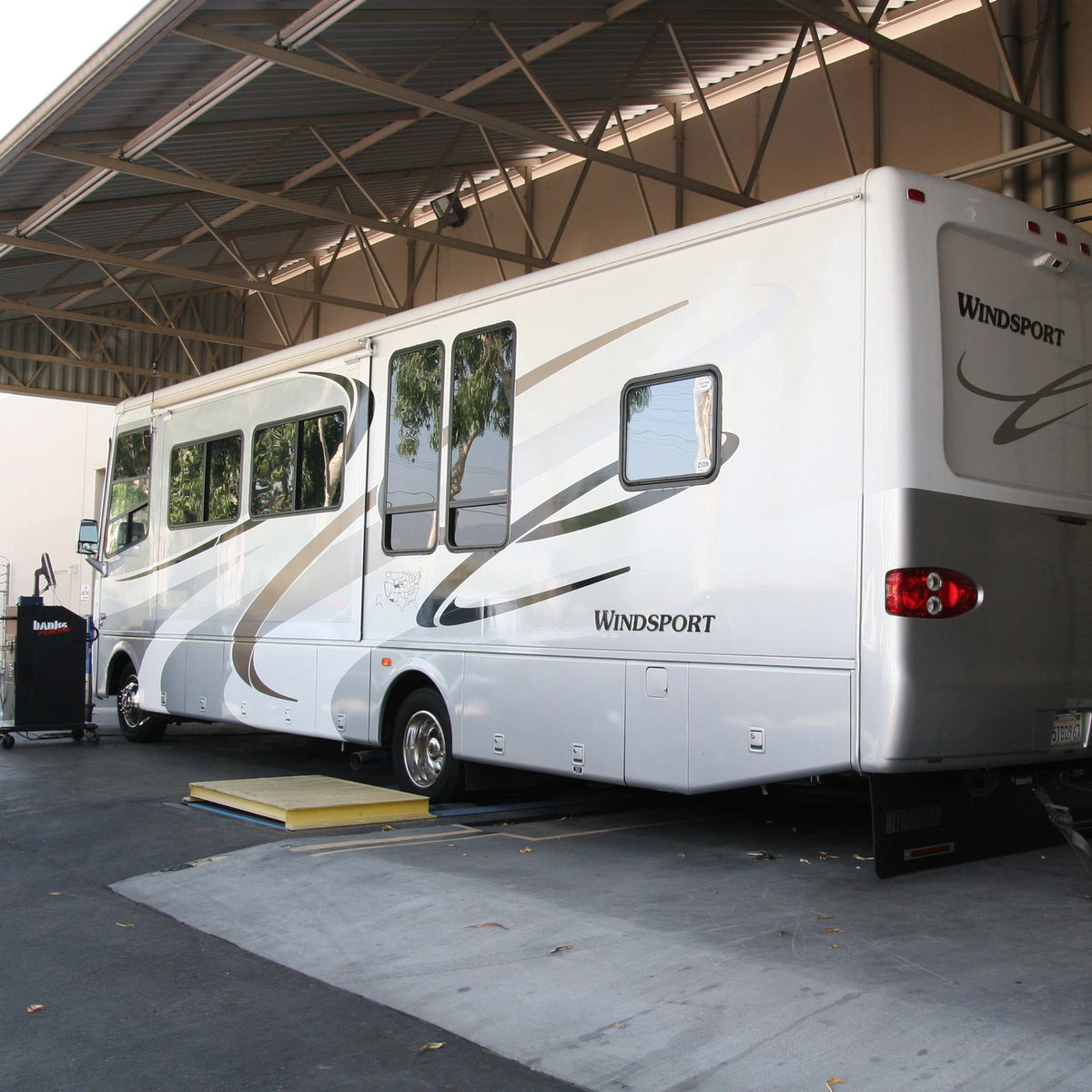 Banks PowerPack Bundle Complete Power System w/AutoMind Programmer 11-15 Ford 6.8L Class-A Motorhome Left Exit (49381)