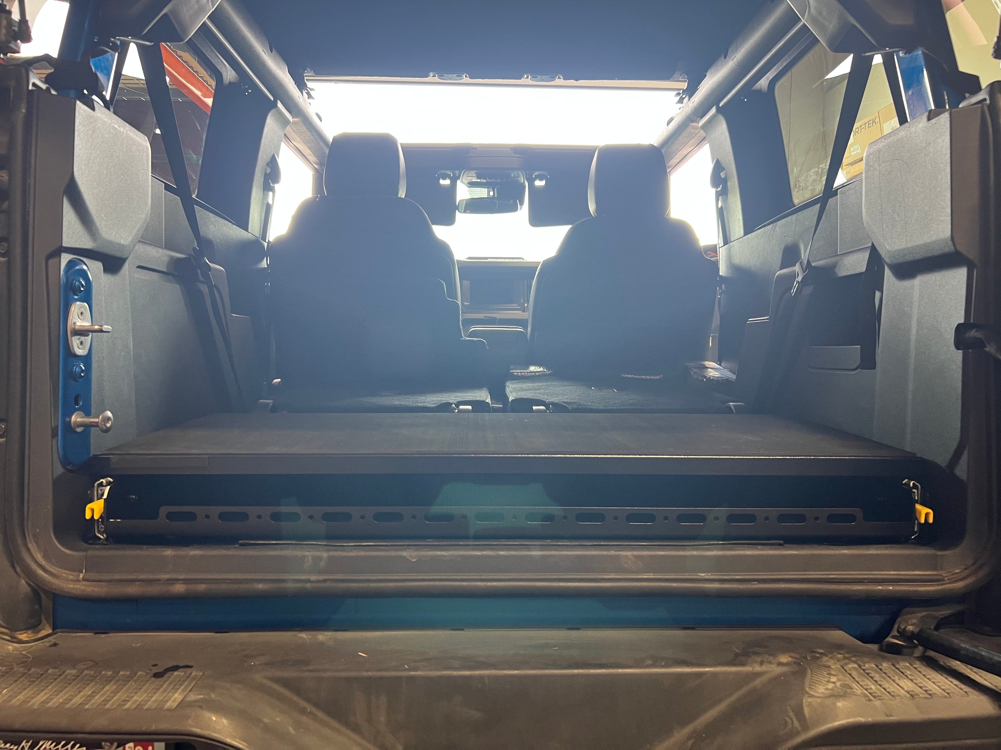 Bronco Stage Slide Tray